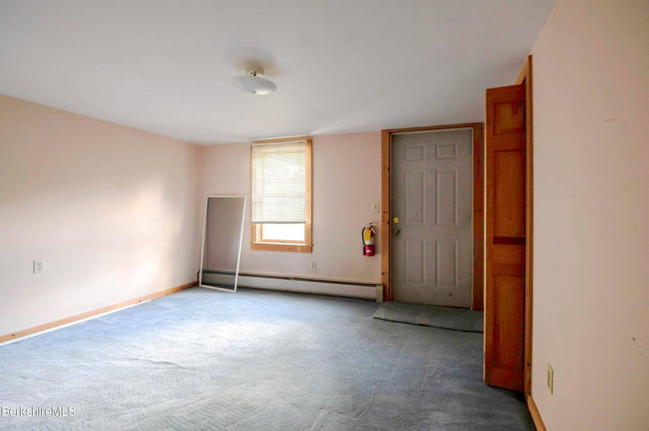 1057 Main St Photo 13