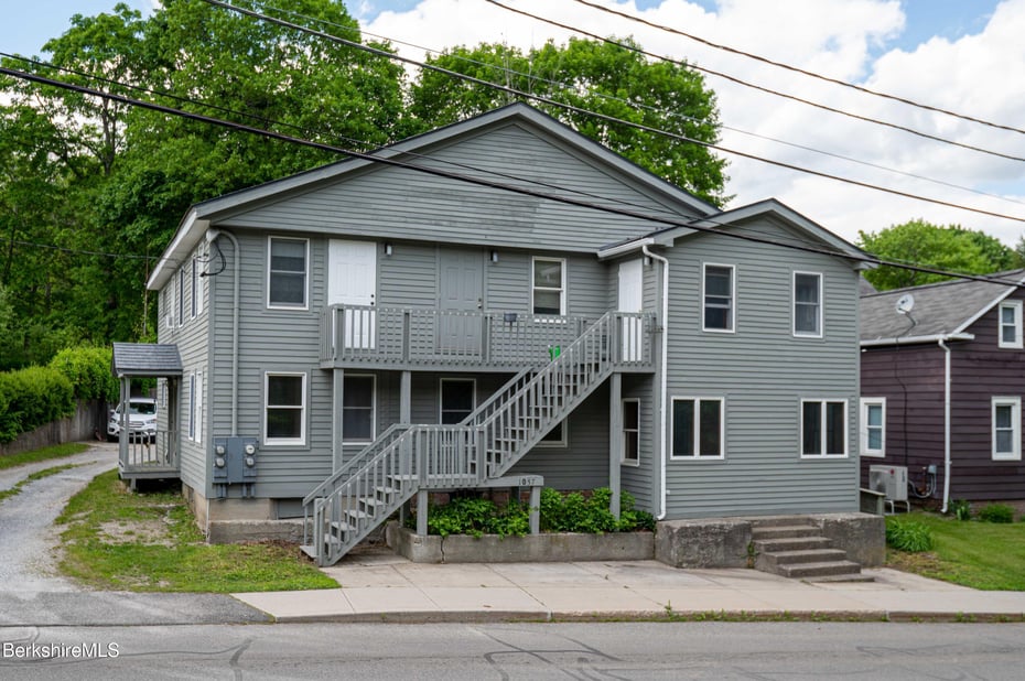 1057 Main St Photo 1