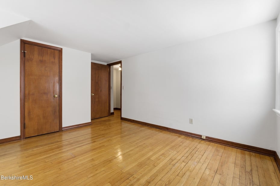 196 Park Ave  #R Photo 14