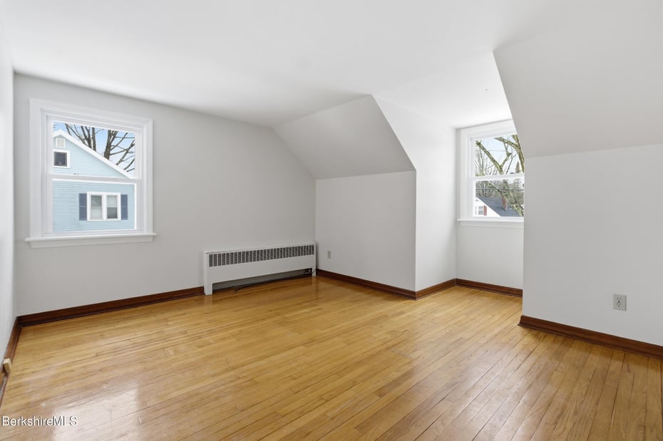 196 Park Ave  #R Photo 8