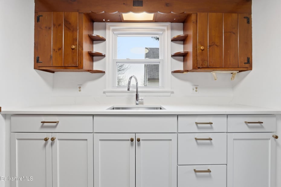 196 Park Ave  #R Photo 3