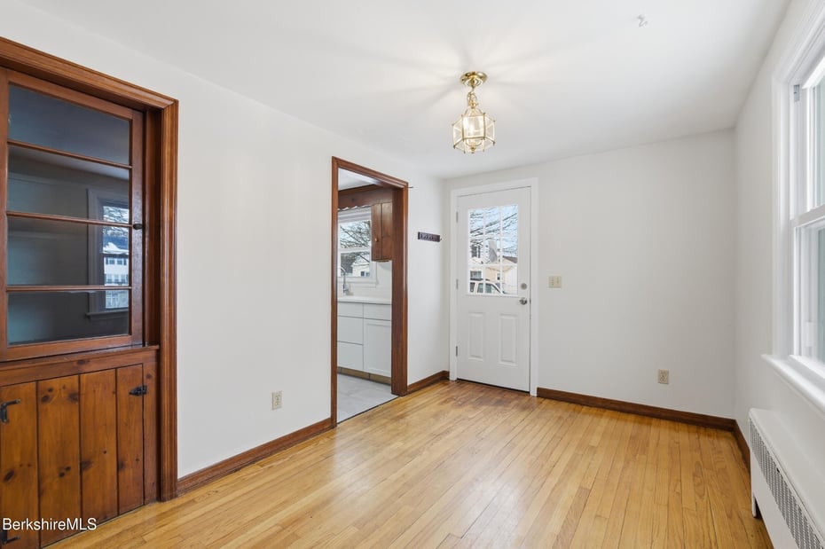 196 Park Ave  #R Photo 4