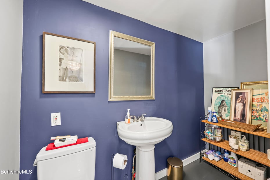 402 Park St Photo 11