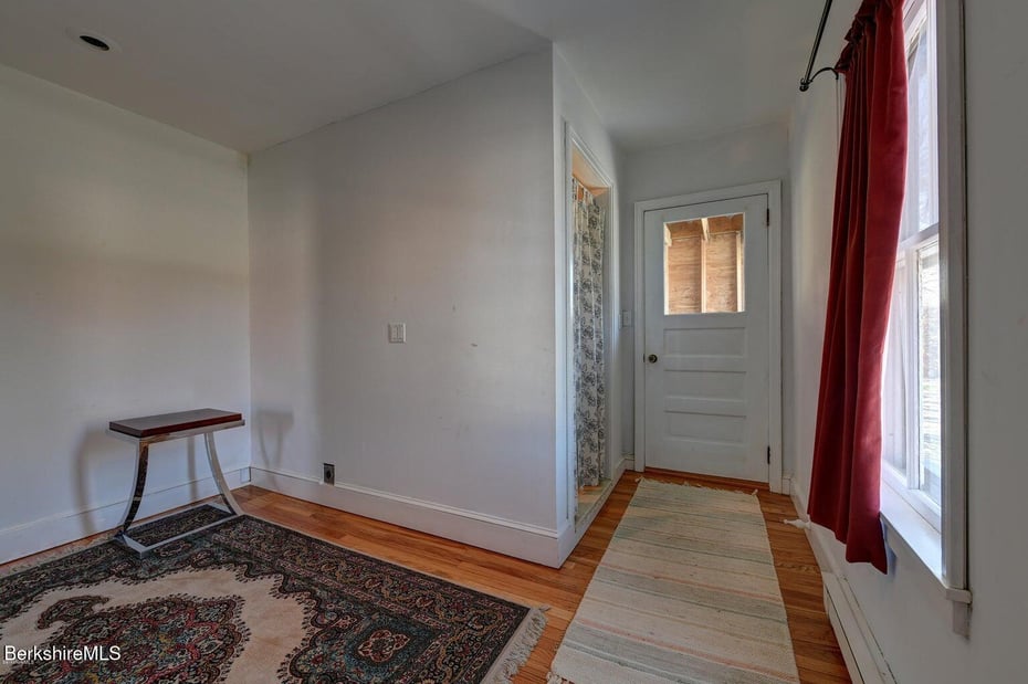 402 Park St Photo 18