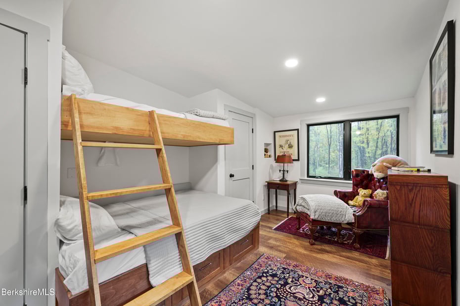 327 Chester Rd Photo 31