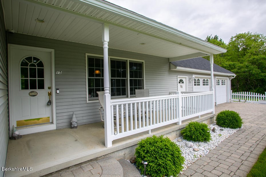 15 Holly Cir Photo 3