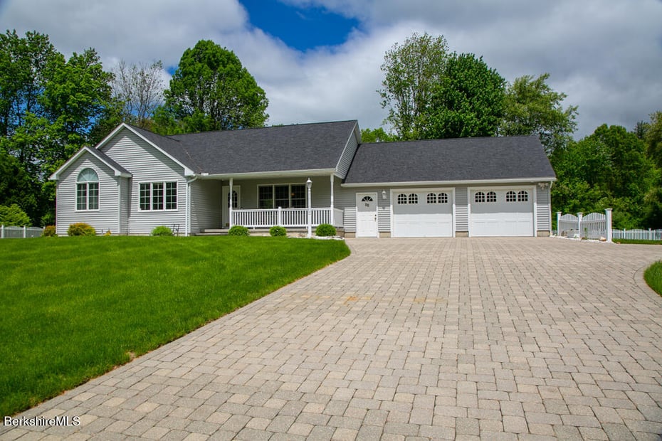 15 Holly Cir Photo 5