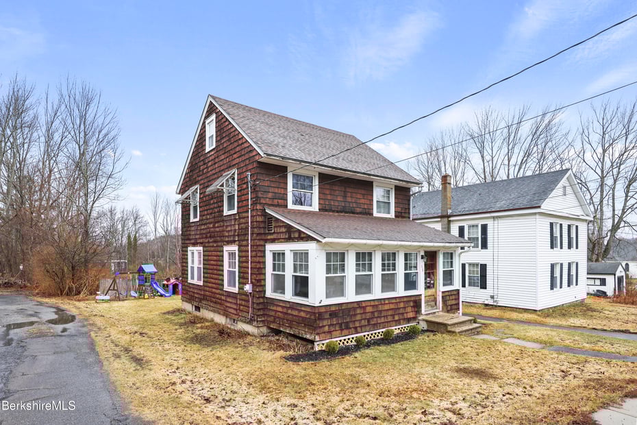 68 Church St Photo 2