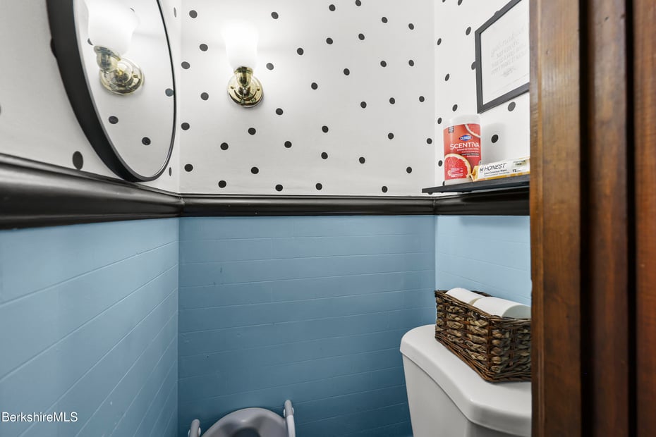 68 Church St Photo 16