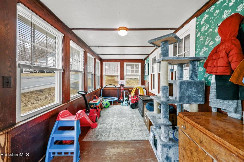 68 Church St Photo 3