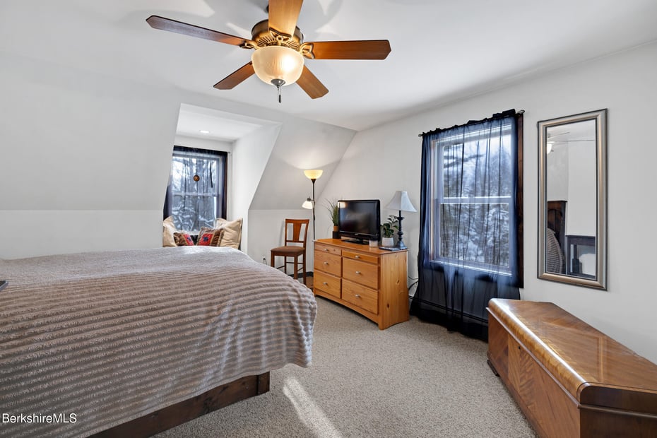 593 Woodmere Rd Photo 19