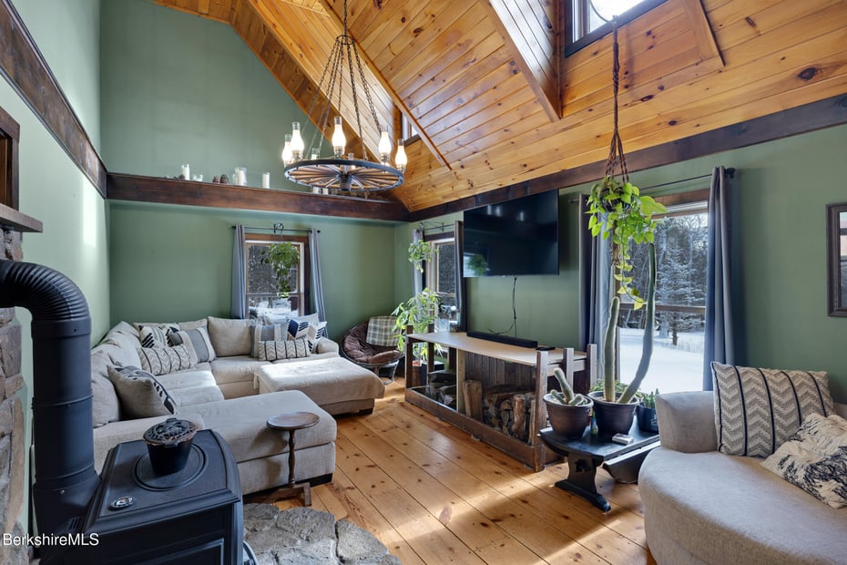 593 Woodmere Rd Photo 6