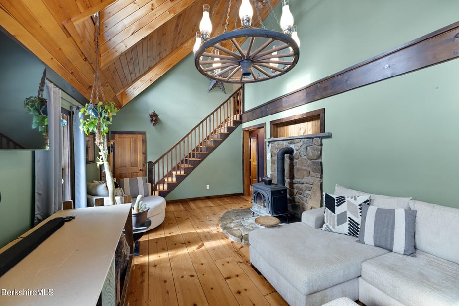 593 Woodmere Rd Photo 7