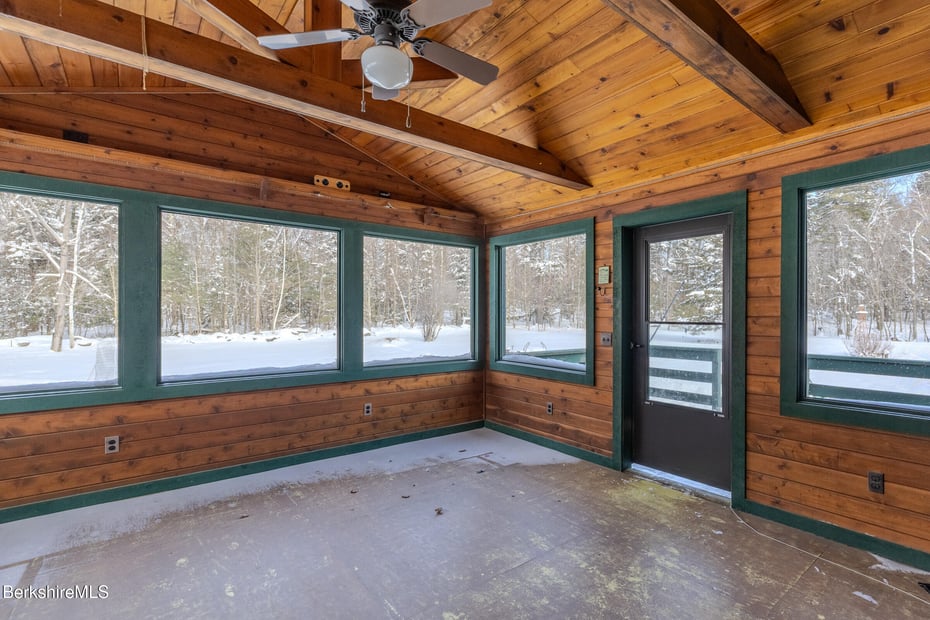 593 Woodmere Rd Photo 31