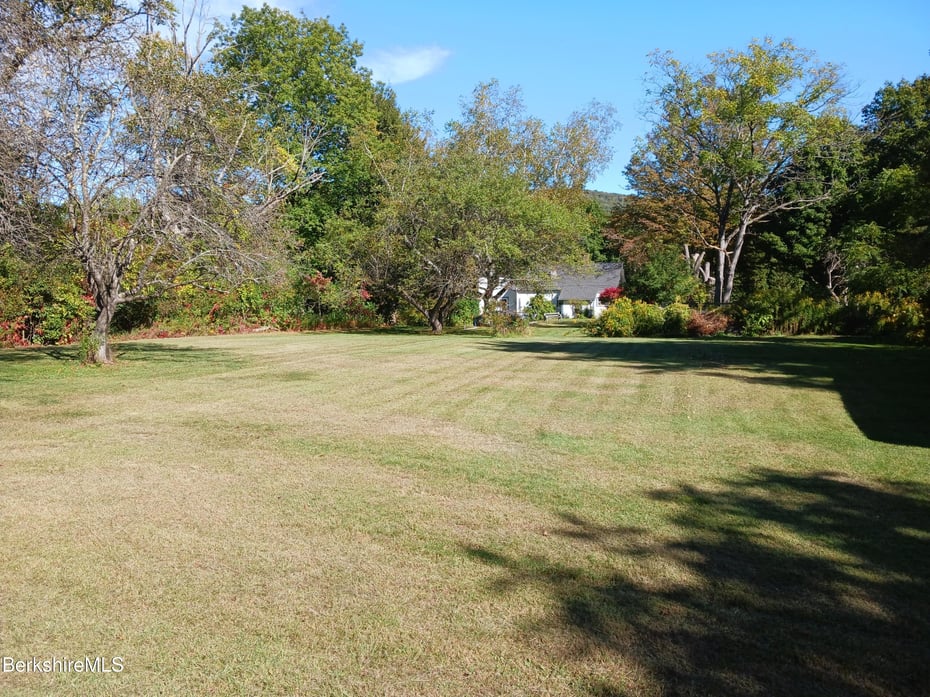 477 State Rd Photo 25