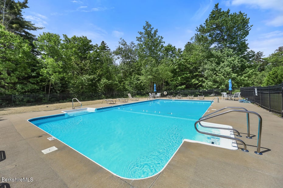 140 Pine Cone Ln Photo 22