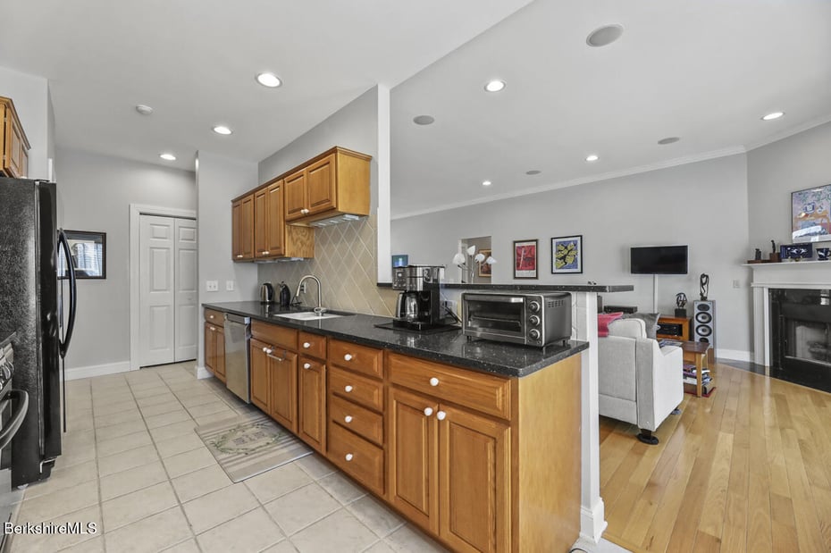 140 Pine Cone Ln Photo 7