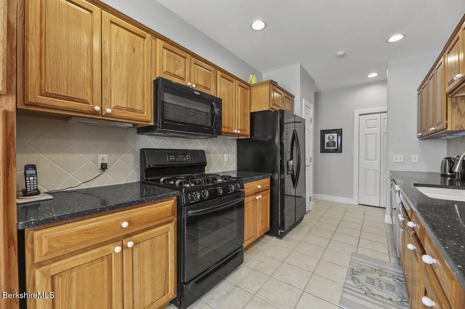 140 Pine Cone Ln Photo 9