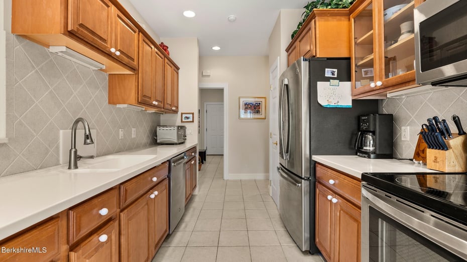 210 Pine Cone Ln Photo 8