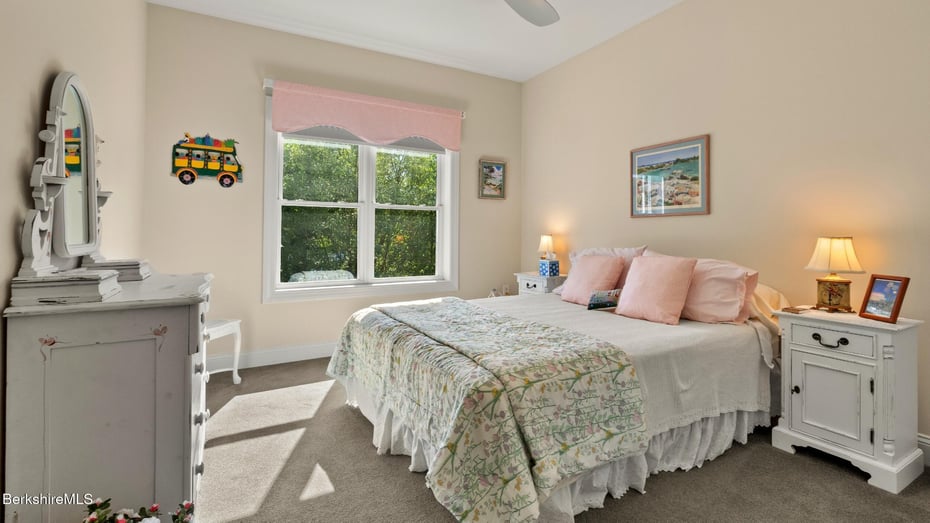 210 Pine Cone Ln Photo 22