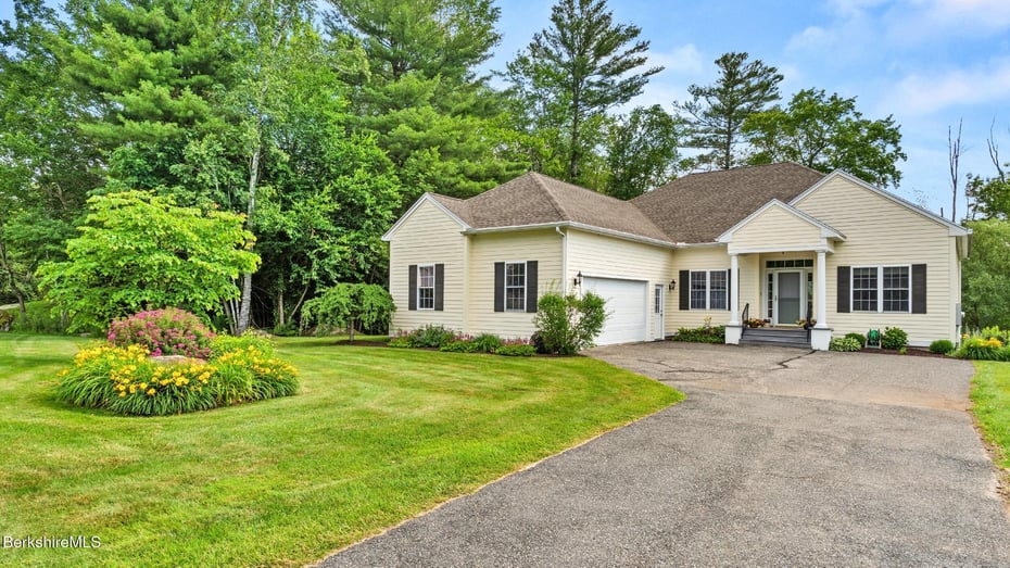 210 Pine Cone Ln Photo 2