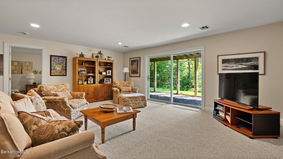 210 Pine Cone Ln Photo 31