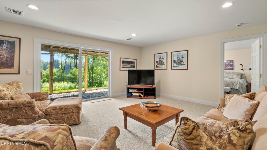 210 Pine Cone Ln Photo 30