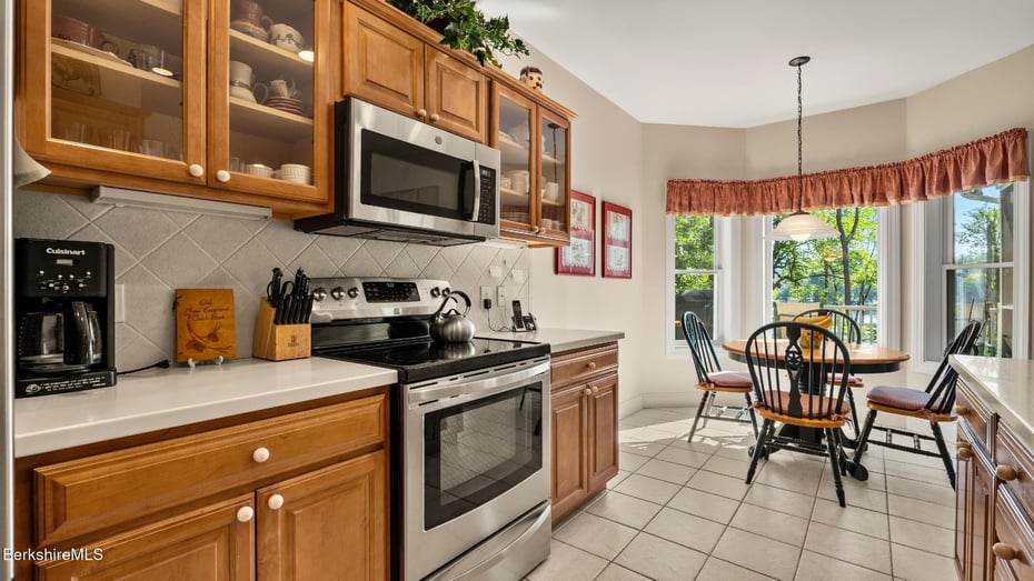 210 Pine Cone Ln Photo 7
