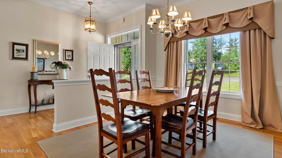 210 Pine Cone Ln Photo 11