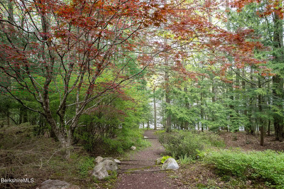 20 Lakeside Ter Photo 14