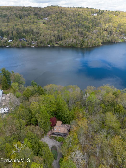 20 Lakeside Ter Photo 1
