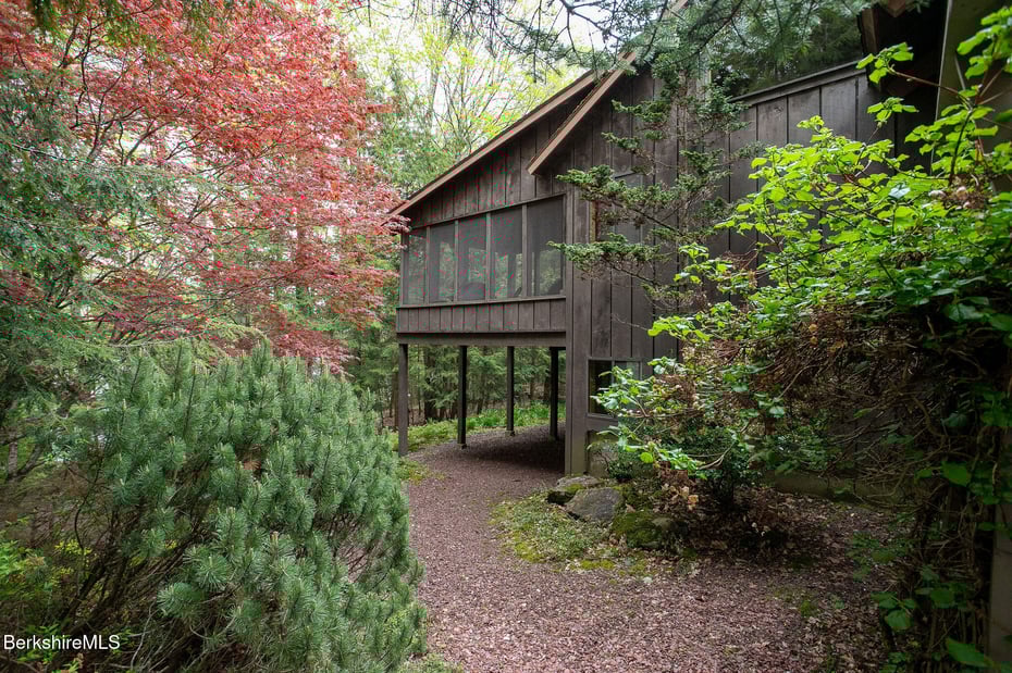 20 Lakeside Ter Photo 12