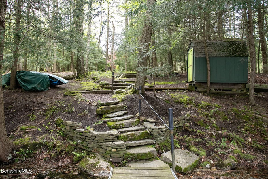 20 Lakeside Ter Photo 15