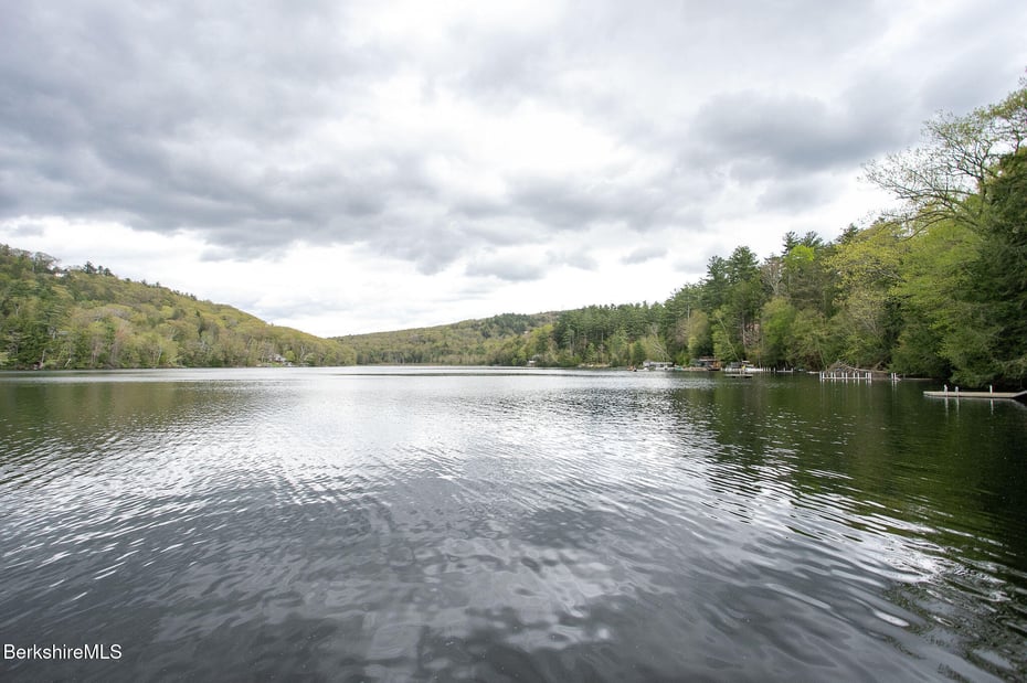 20 Lakeside Ter Photo 17