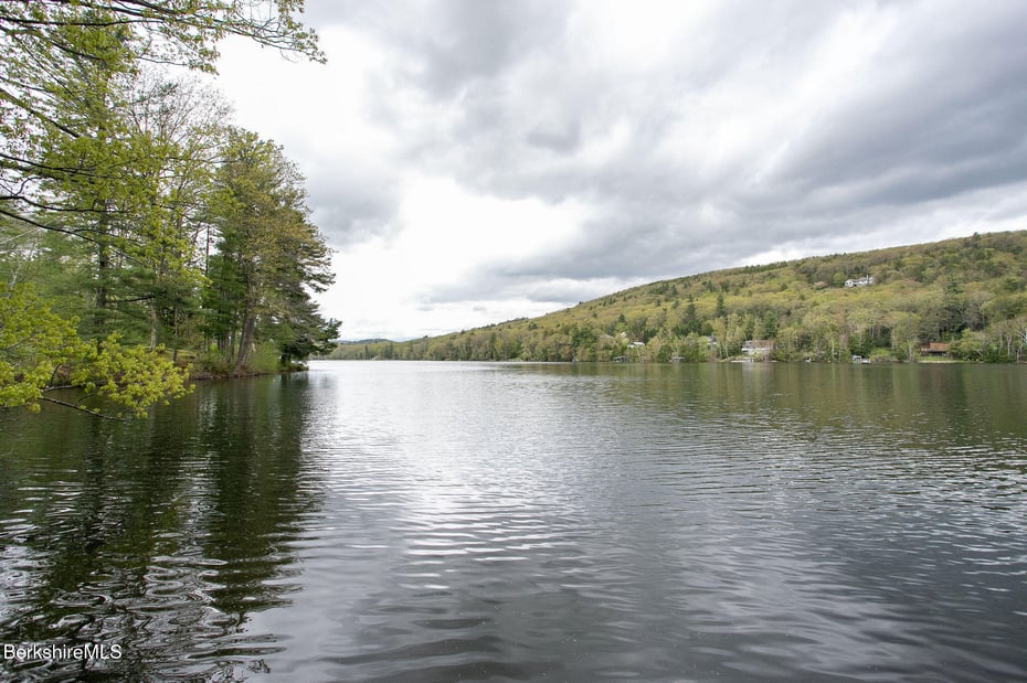 20 Lakeside Ter Photo 18
