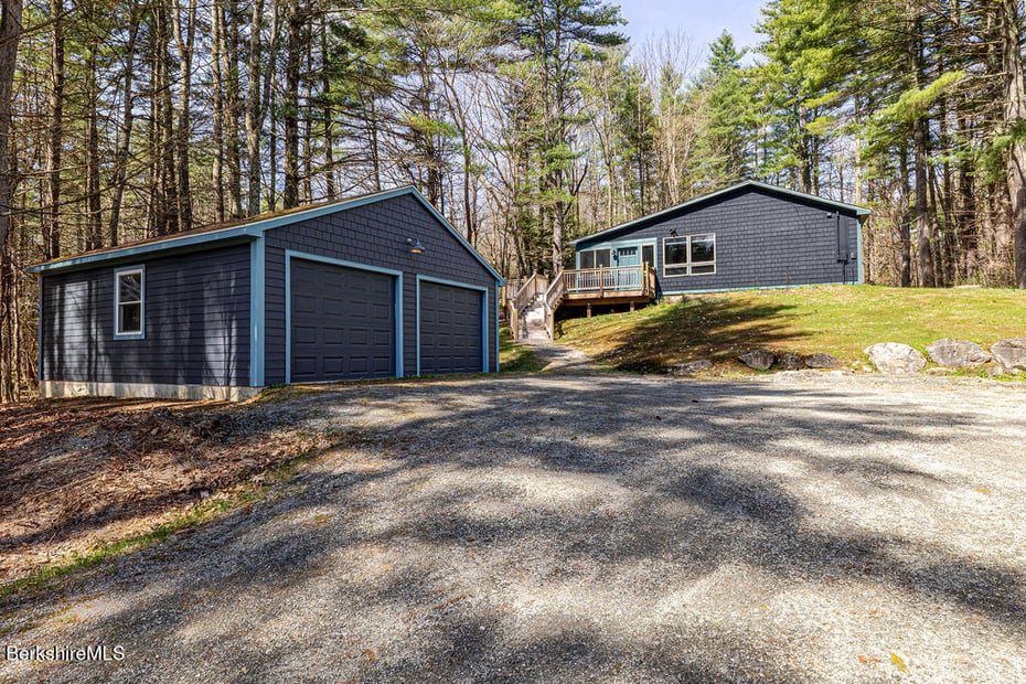 42 Sandisfield Rd Photo 19