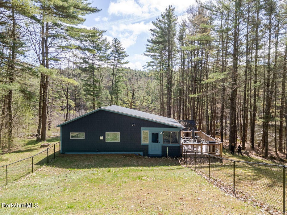 42 Sandisfield Rd Photo 15