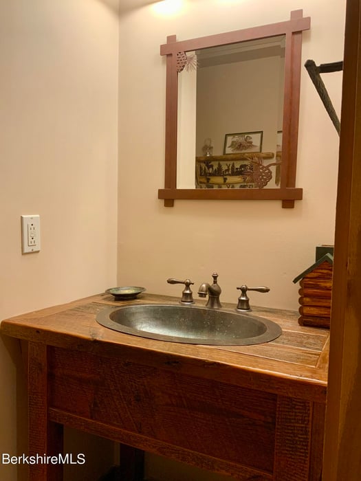 1136 Barker Rd  #66 Photo 27