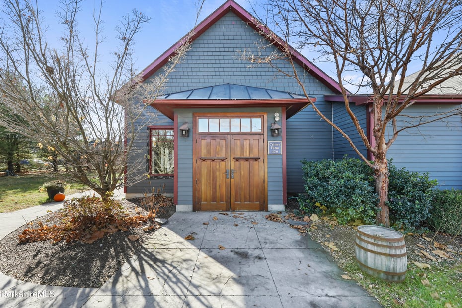 426 Stockbridge Rd Photo 5