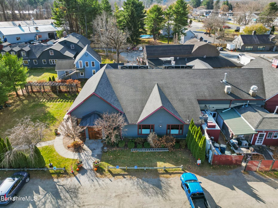 426 Stockbridge Rd Photo 24