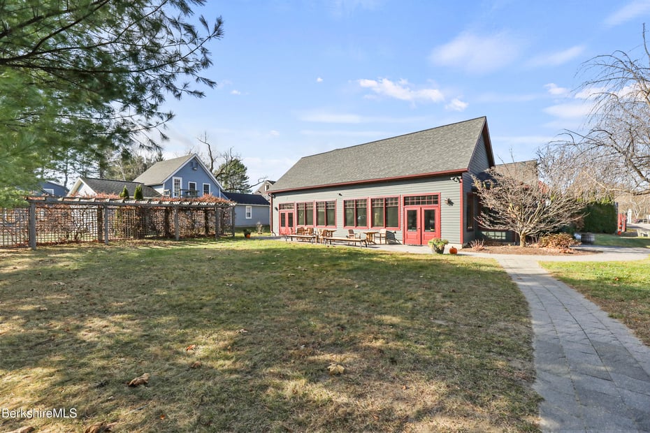 426 Stockbridge Rd Photo 26