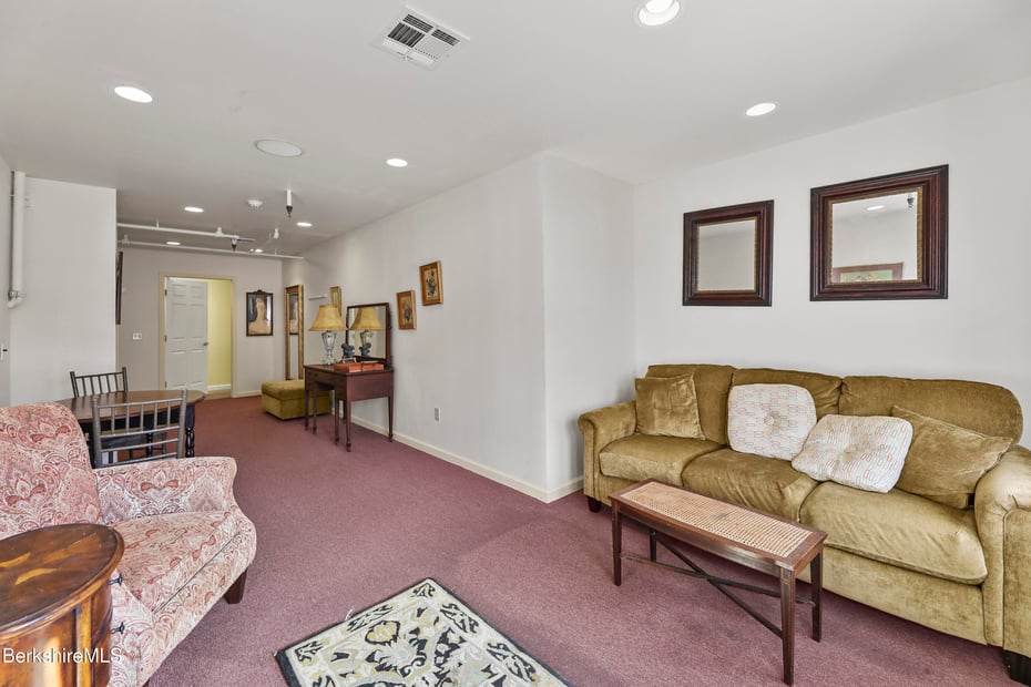 426 Stockbridge Rd Photo 19