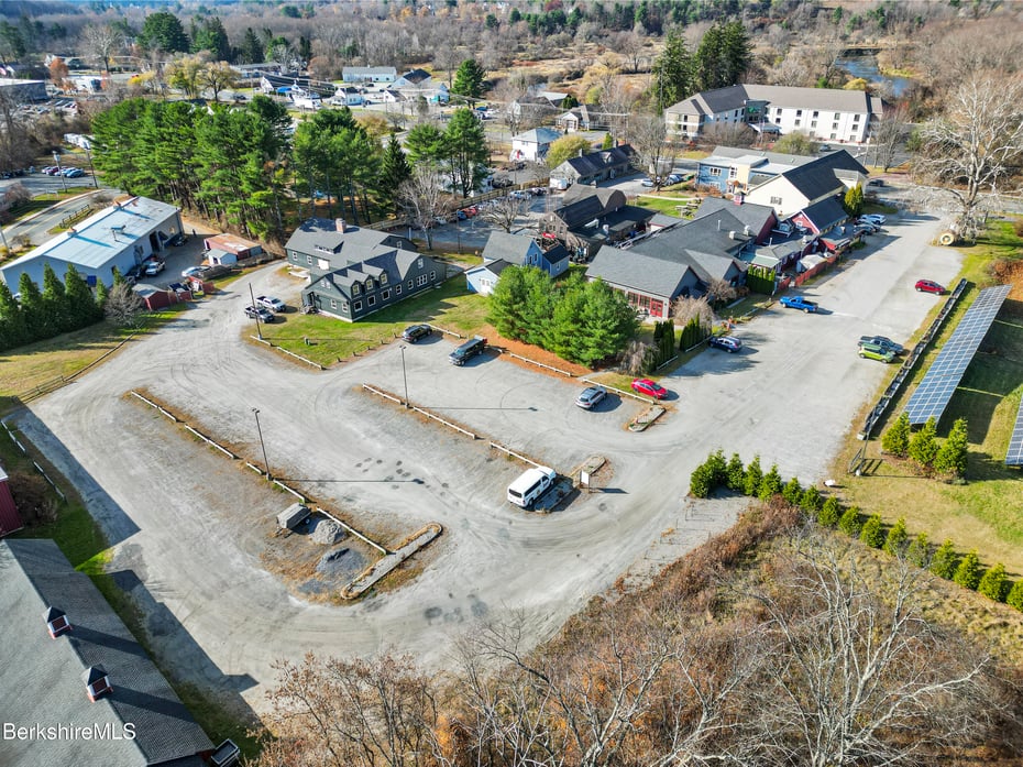 426 Stockbridge Rd Photo 28
