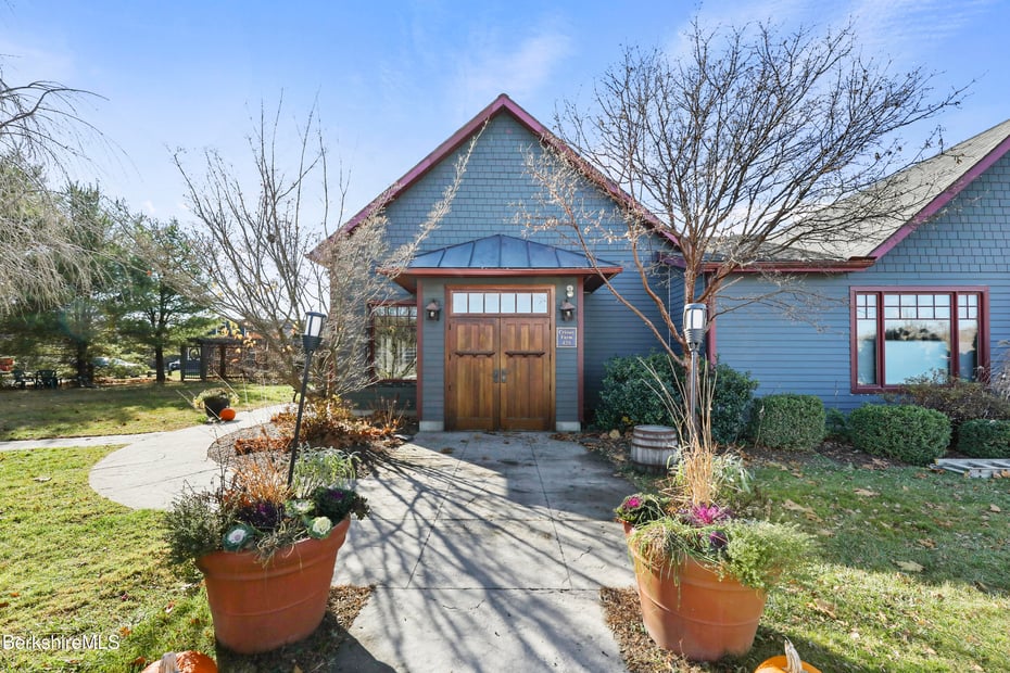 426 Stockbridge Rd Photo 4