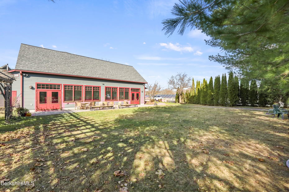 426 Stockbridge Rd Photo 27