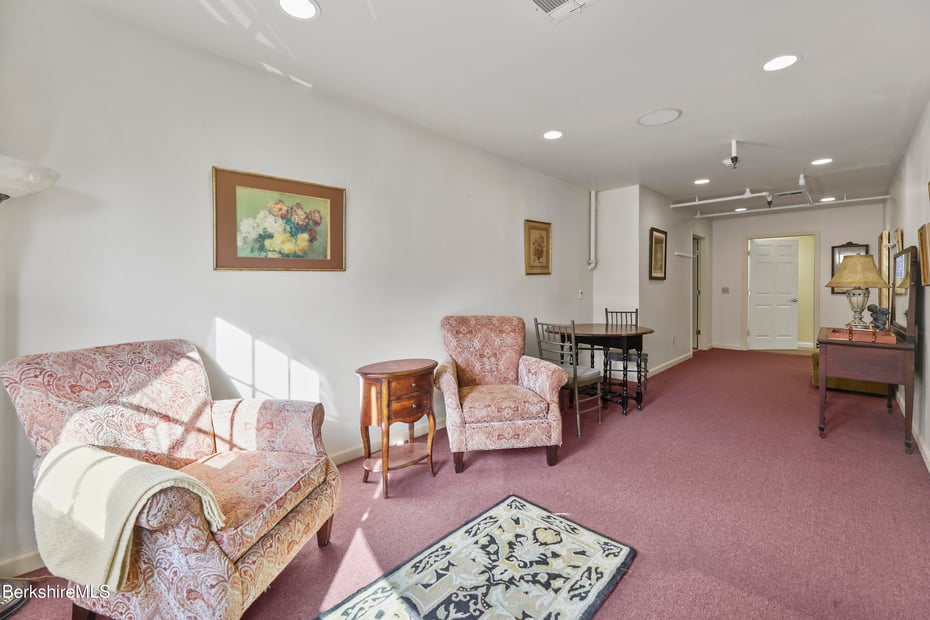 426 Stockbridge Rd Photo 21