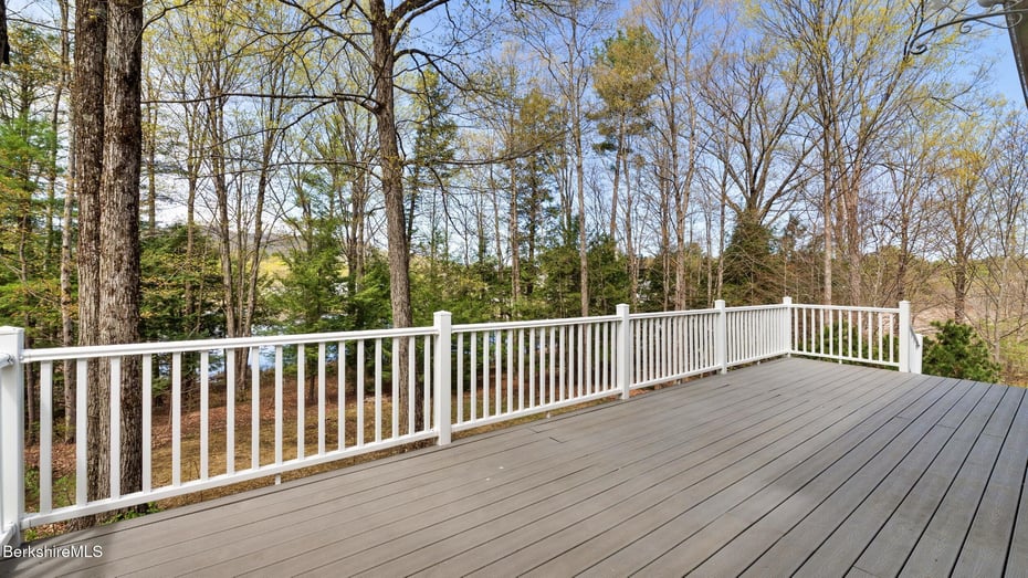 7 Cedar Ln Photo 5