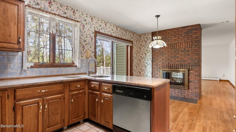 7 Cedar Ln Photo 3