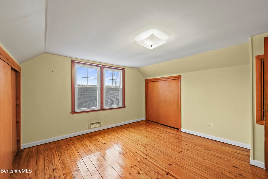 399 State Rd Photo 42