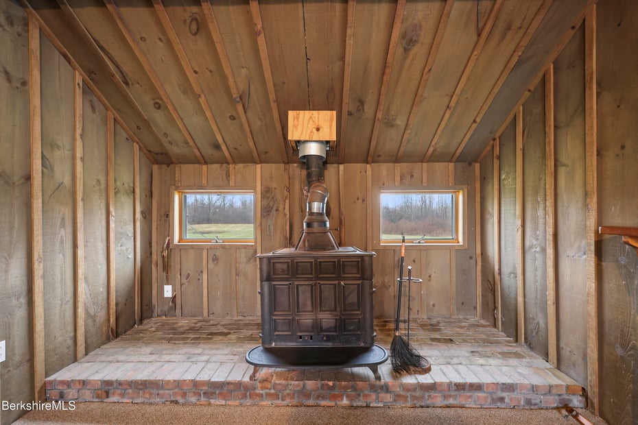 399 State Rd Photo 30